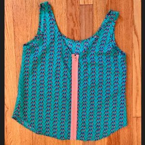 Adorable teal bird tank top w/ zipper in the back!